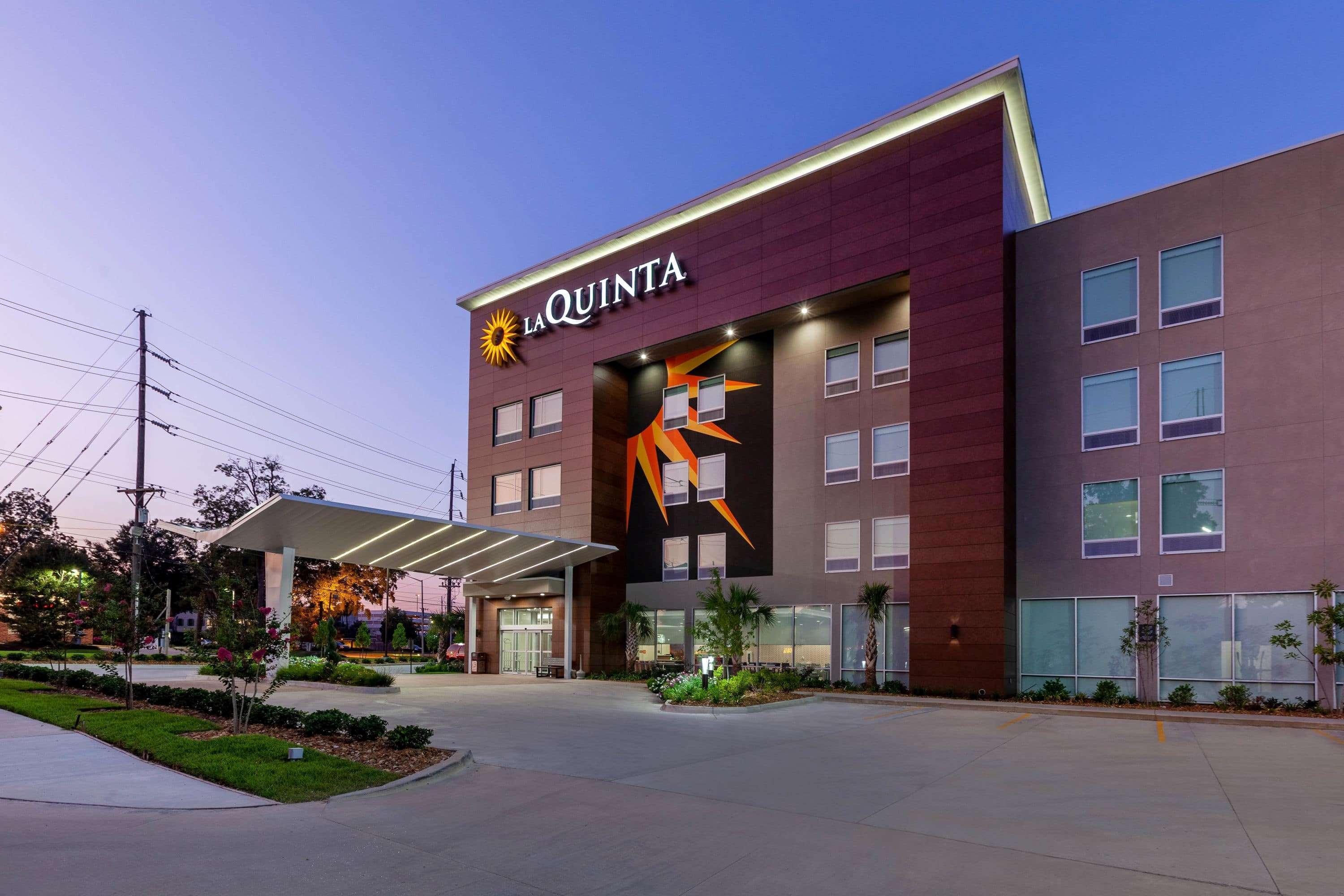 La Quinta Inn & Suites By Wyndham Lafayette Oil Center Exterior photo