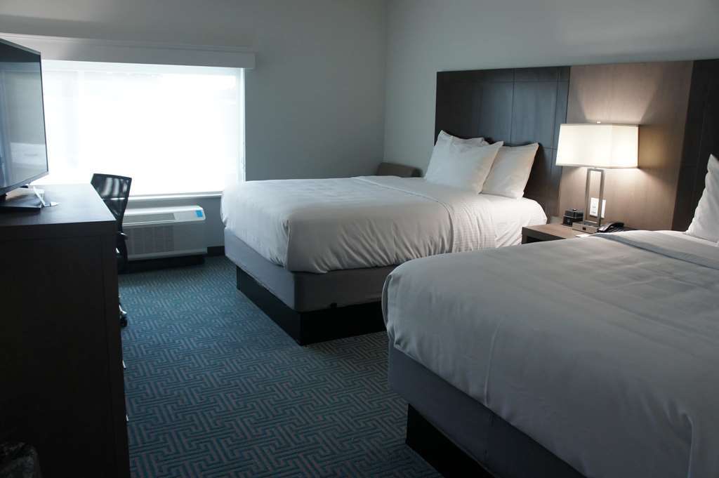 La Quinta Inn & Suites By Wyndham Lafayette Oil Center Room photo